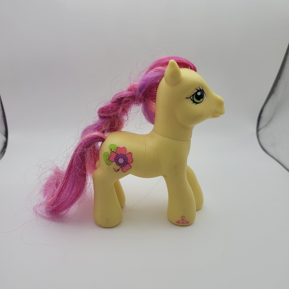 My Little Pony G3 Royal Bouquet Flower Yellow MLP Vintage 2007 Toy Figure